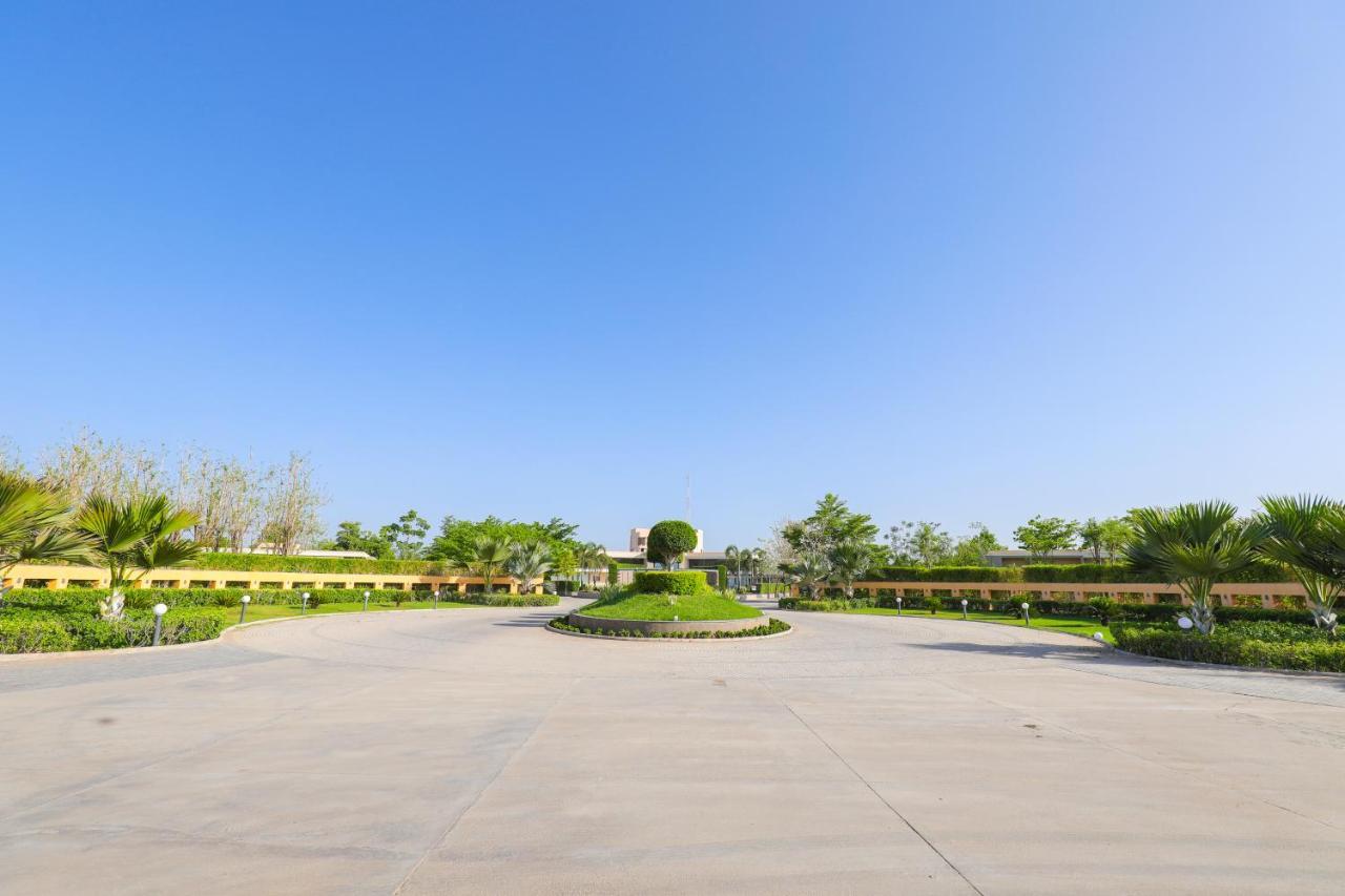 Готель Club Heaven Palanpur Екстер'єр фото