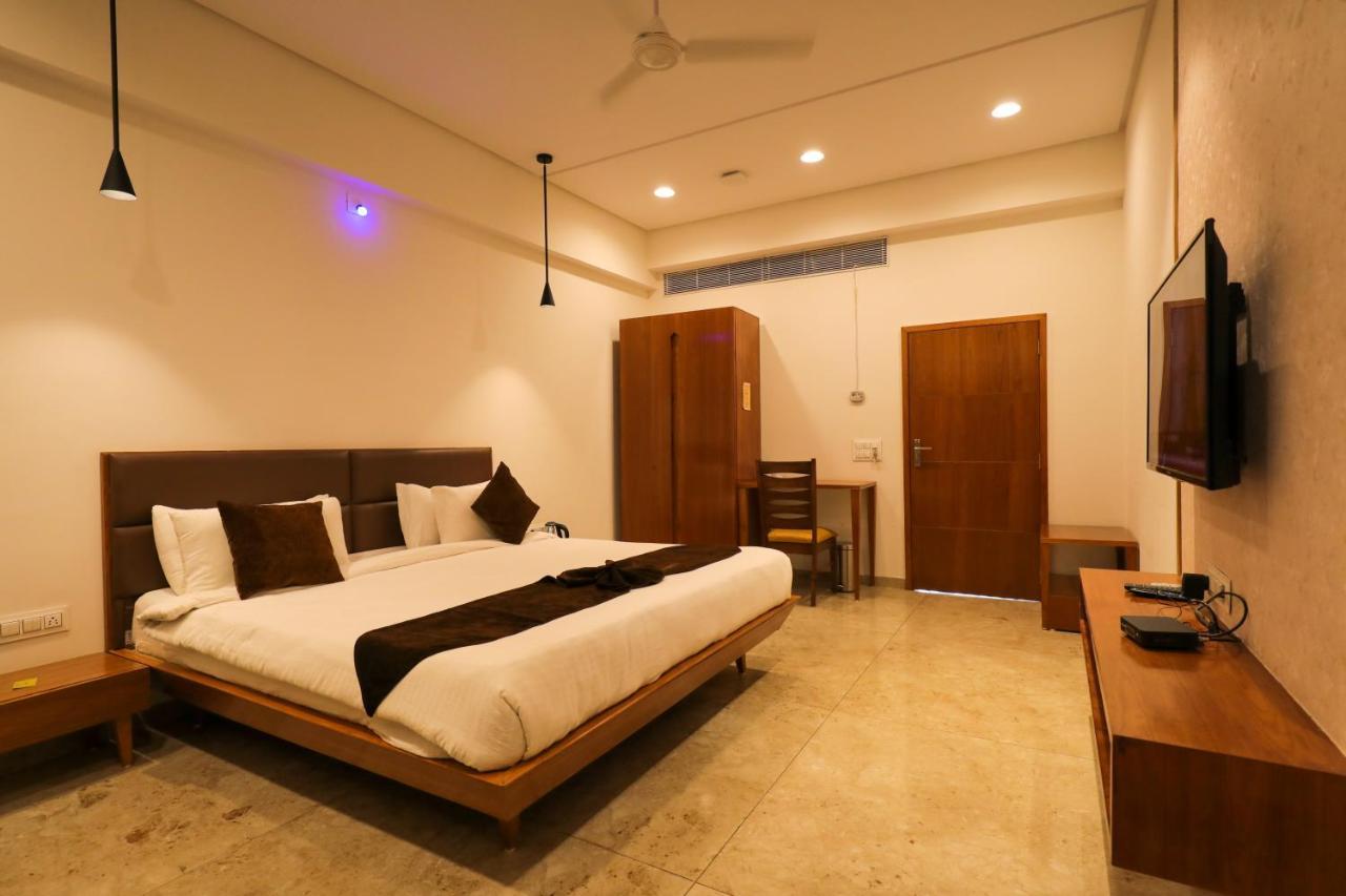 Готель Club Heaven Palanpur Екстер'єр фото