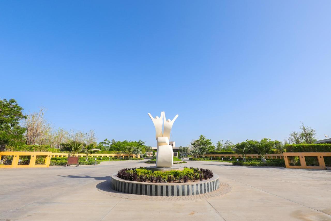 Готель Club Heaven Palanpur Екстер'єр фото