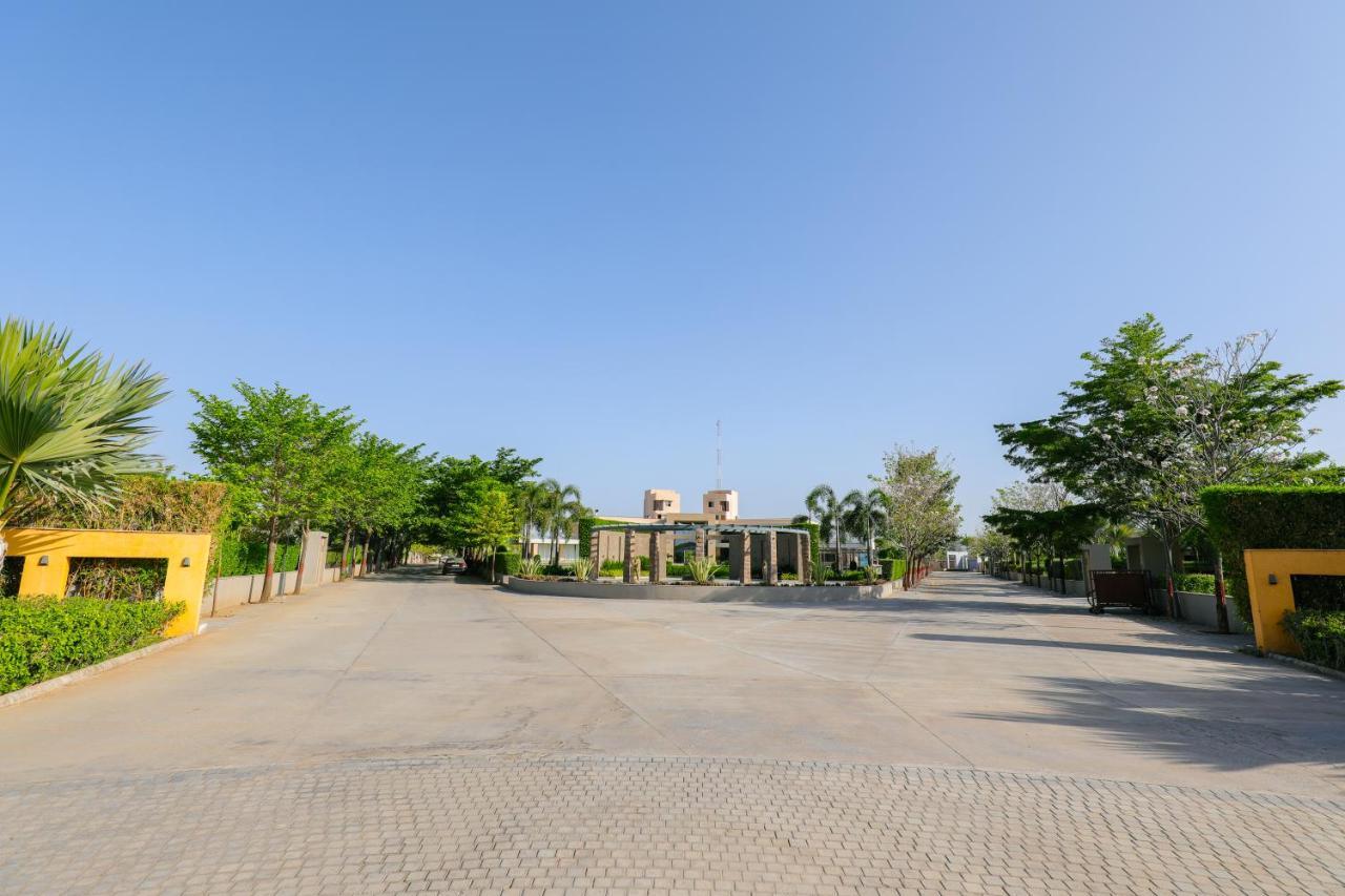 Готель Club Heaven Palanpur Екстер'єр фото