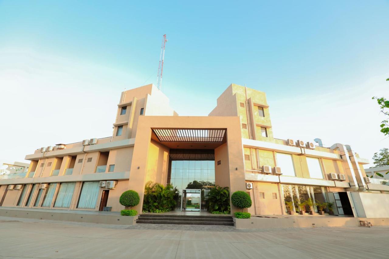 Готель Club Heaven Palanpur Екстер'єр фото