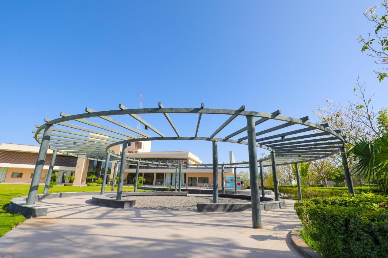 Готель Club Heaven Palanpur Екстер'єр фото